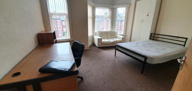 4 bed house close to city,hospital,uni,transport Main Photo