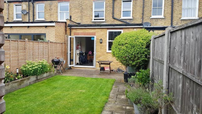 Room available in house share - SW19 Main Photo
