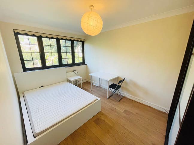 Spacious 4 Bed Cottage Street Main Photo