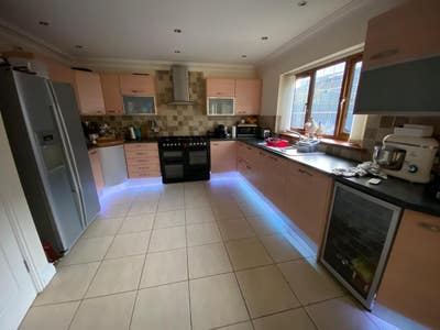 Town house Main Photo