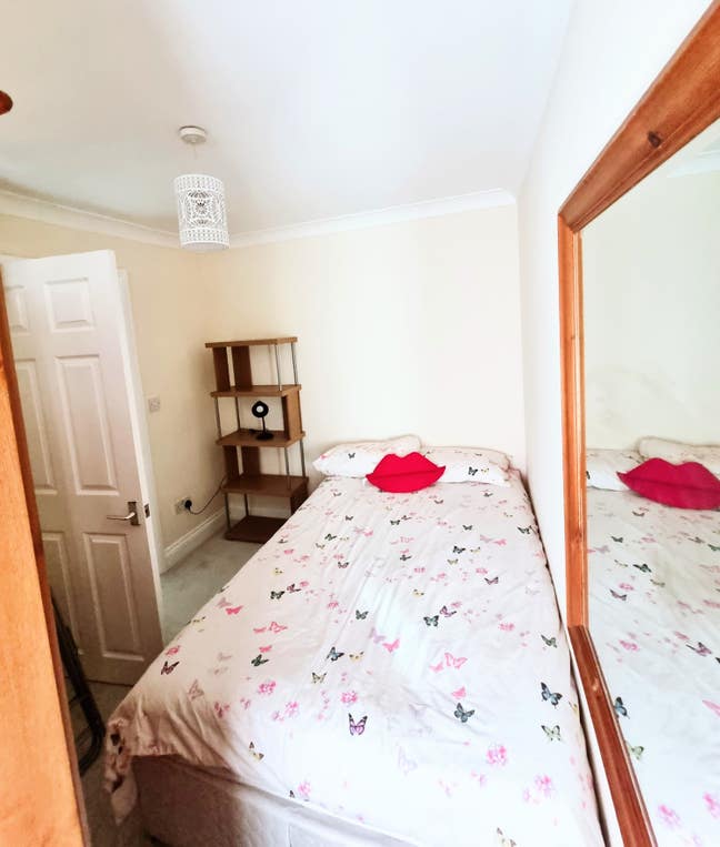 Room in Southwark Park nice house Main Photo