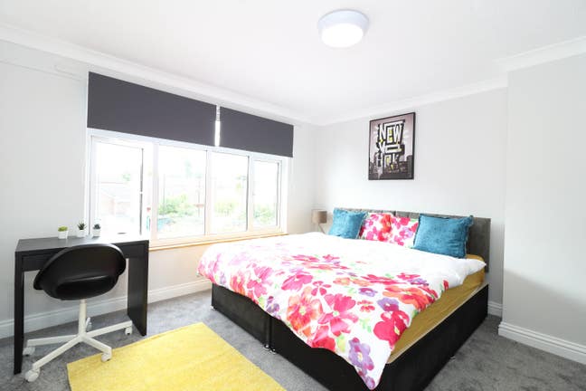 Professionals Houseshare - Nice Rooms Available Main Photo