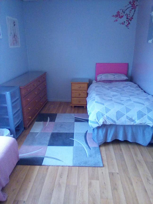 Nice room available soon single/ couples  Main Photo