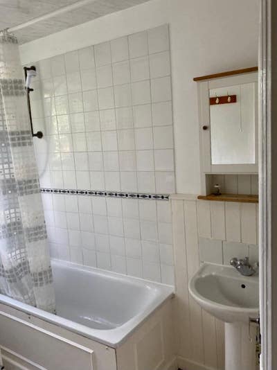 Great Location Room With Ample Natural Lighting Main Photo