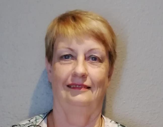 I am a professional female  aged 64 looking f... Main Photo