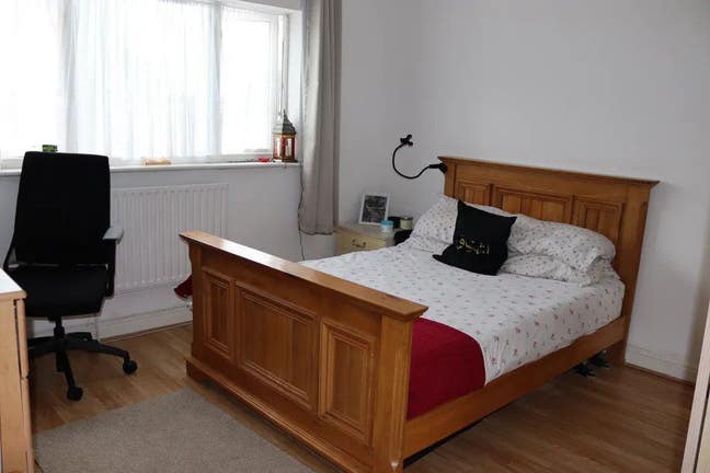 4 Bed House to Rent in Gants Hill Main Photo