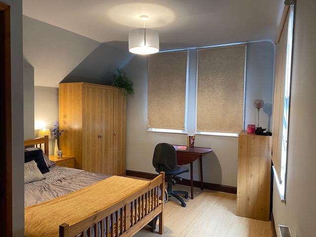 Lovely Large Double En-suite  Room  / Bills inc    Main Photo