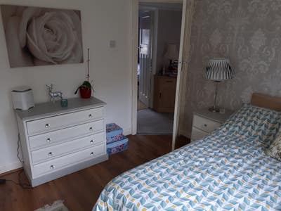 Lovely double room to let Main Photo