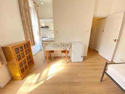 ** Studio Flat**West Ealing** the Ave* W13** Main Photo