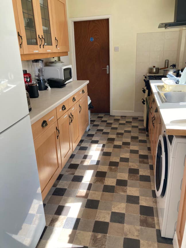 Quiet household, Double Room available Main Photo