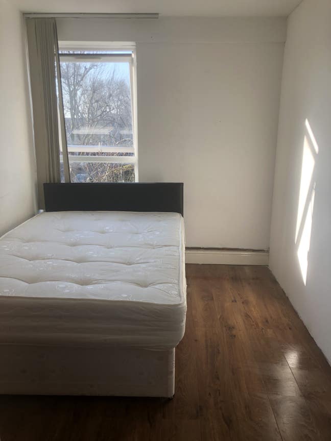 Zero Deposit 1 Bedrooms in E3 5Jh - Available Now Main Photo