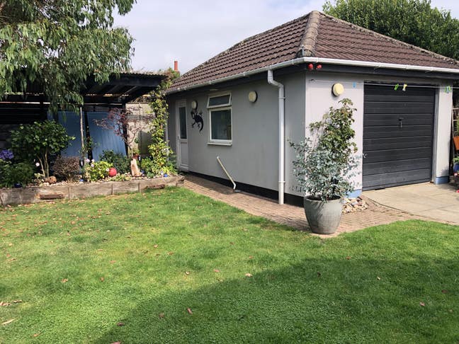 Garden room with en suite  Main Photo
