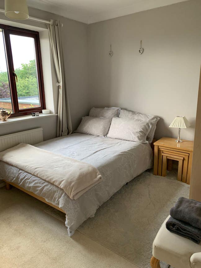 Double room in large  countryside home Main Photo