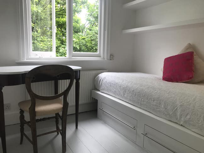 A great little single room, opposite park in NW10 Main Photo