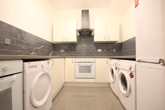 Spacious Double with Private Bathroom Main Photo