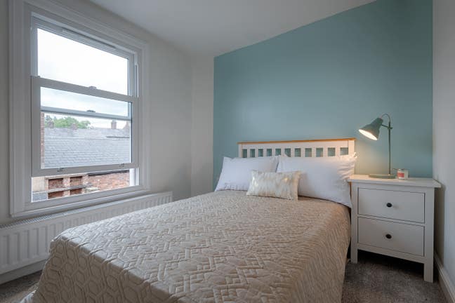 Double room, fully furnished, free parking Main Photo