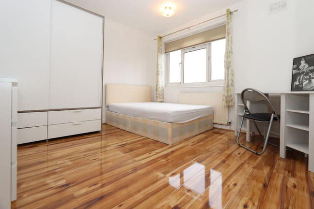 Cozy Double Room with Living Room Next to the Stat Main Photo