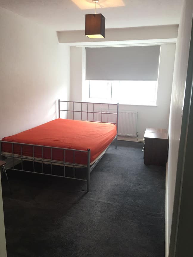 Stunning Bedroom in a prime area  Main Photo