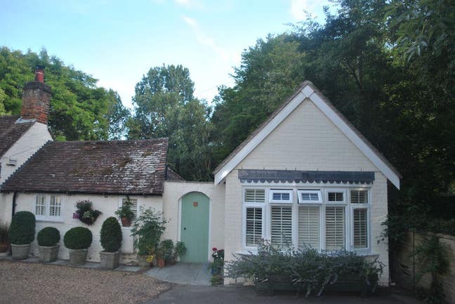 Self contained, detached,  parking, all bills inc Main Photo