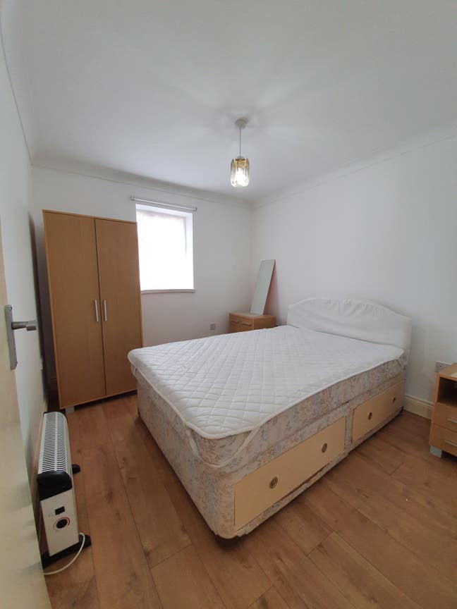 Double & single room for female  Main Photo