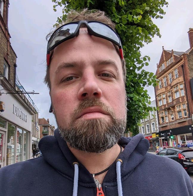 Professional Male seeks a double room Main Photo