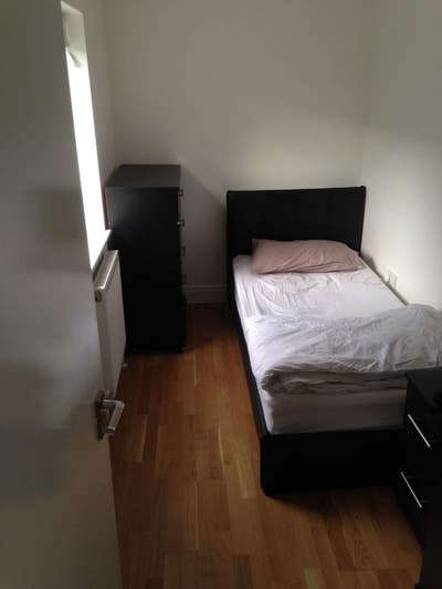 Single Room, lovely Patio & living Room NO DEPOSIT Main Photo