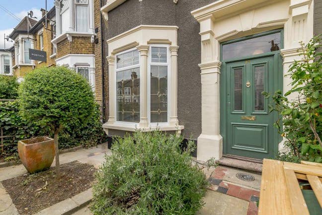 Large Double Room in Shared House Main Photo