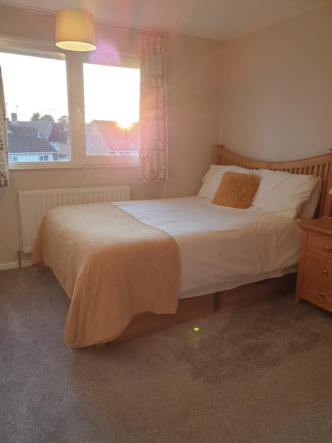 Lovely Double Room- available soon Main Photo