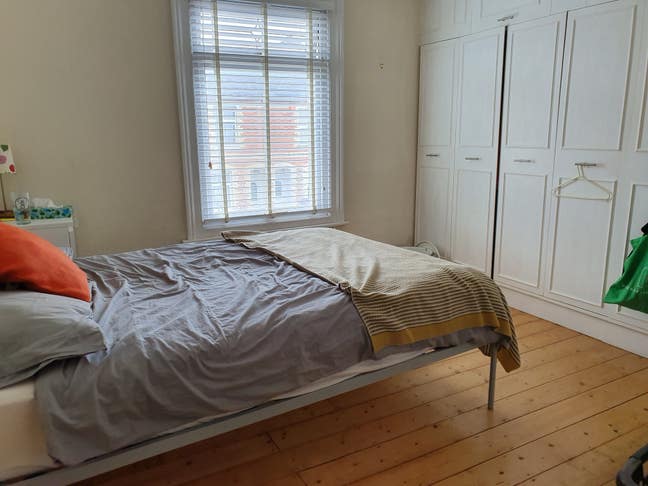 Lovely large double room in 2 bedroom house Main Photo