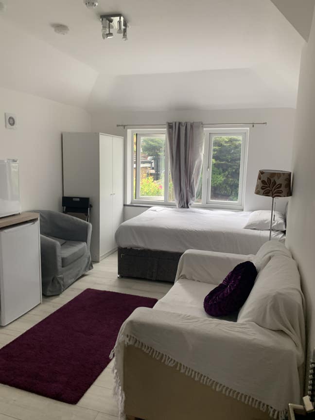 Modern Studio for Students / Part Time Workers Main Photo