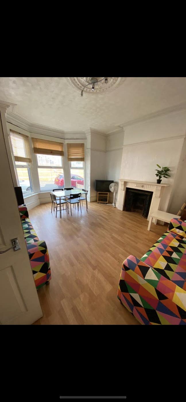 3 bedrooms in shared house for 6.  Main Photo