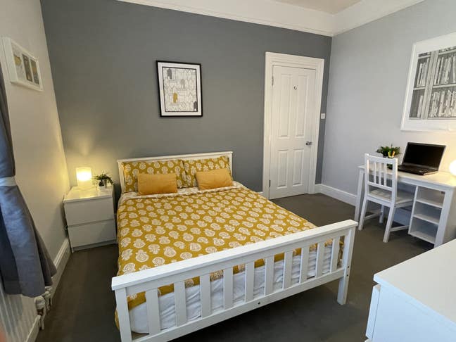 Clean room in quiet house near town Main Photo
