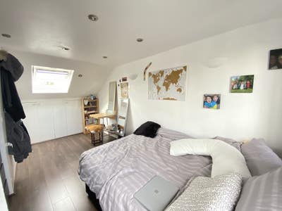 Loft En-Suite & Large Room to Rent Near City Main Photo