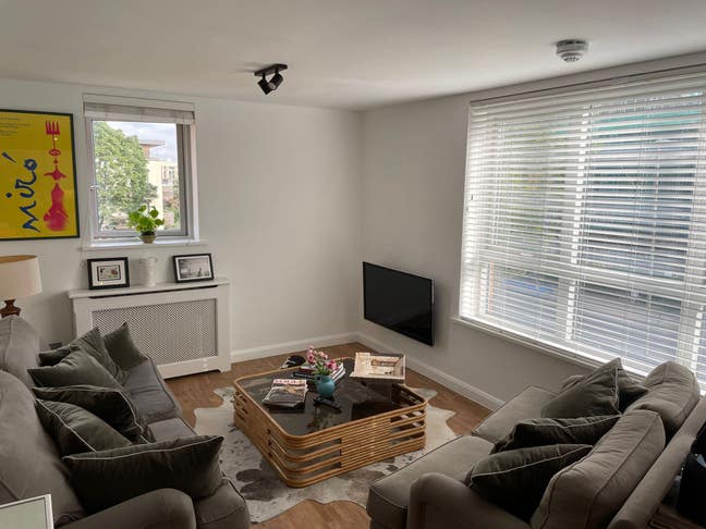 Gorgeous Double Bedroom / Bills Included  Main Photo