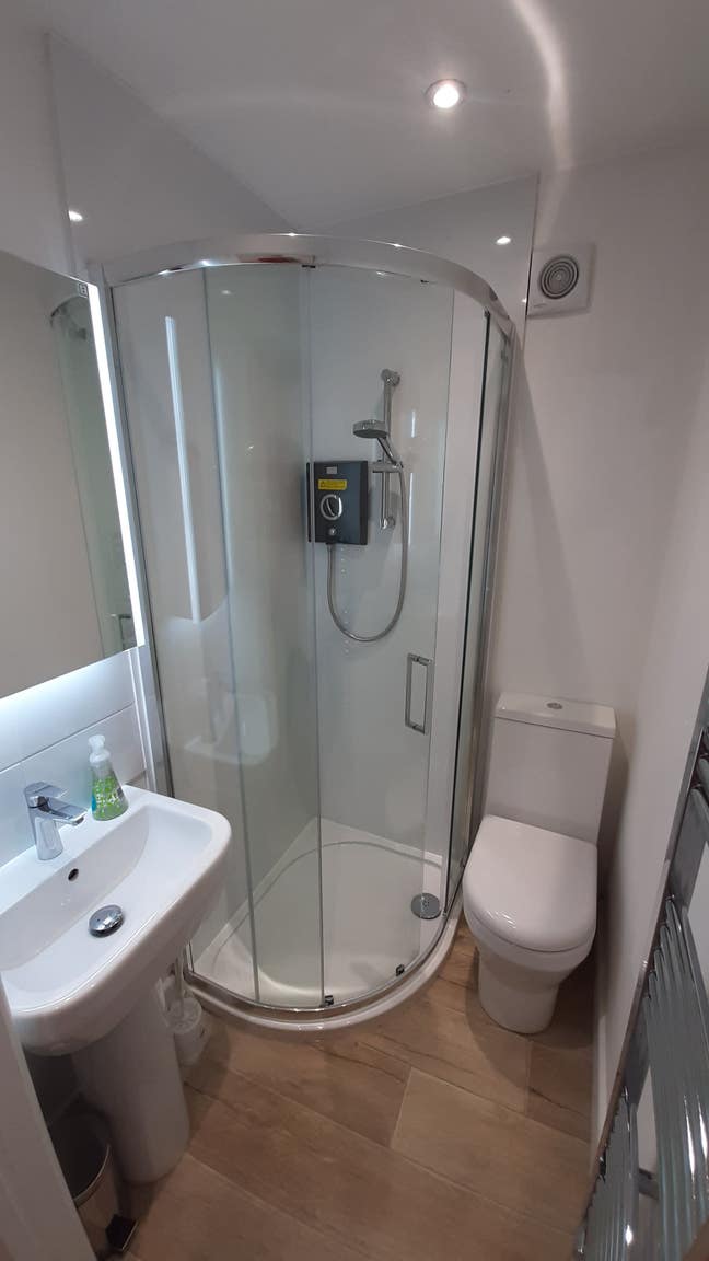 Self contained flat Main Photo