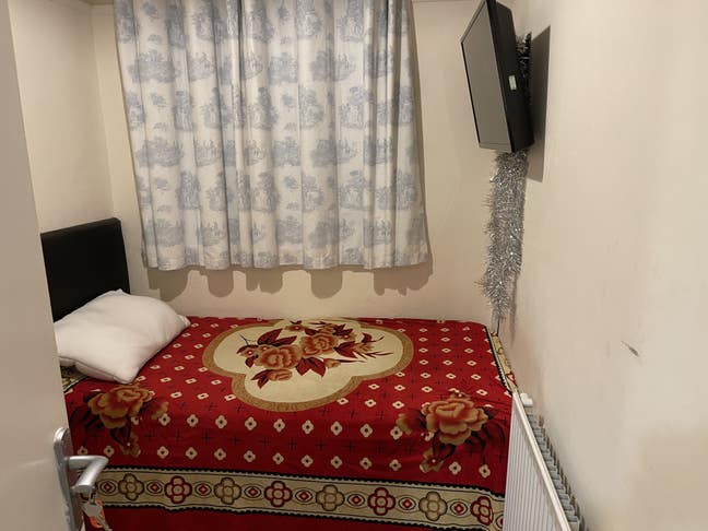 Furnished Room with Tv & Garden Near Tram & Tube Main Photo