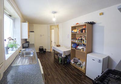 Amazing Room at Vic Park  Available Now!!! Main Photo