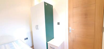 Small Single  Room In North Acton W3 Main Photo