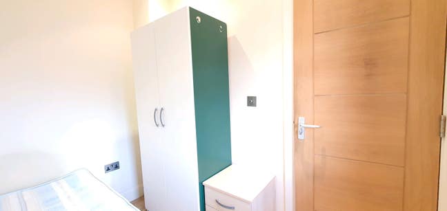 Small Single  Room In North Acton W3 Main Photo
