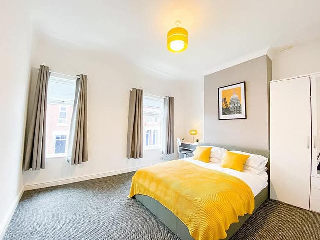 Hmo Close to Staffs Uni Main Photo