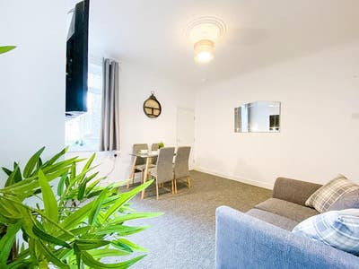 Hmo Close to Staffs Uni Main Photo