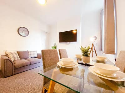 Hmo Close to Staffs Uni Main Photo