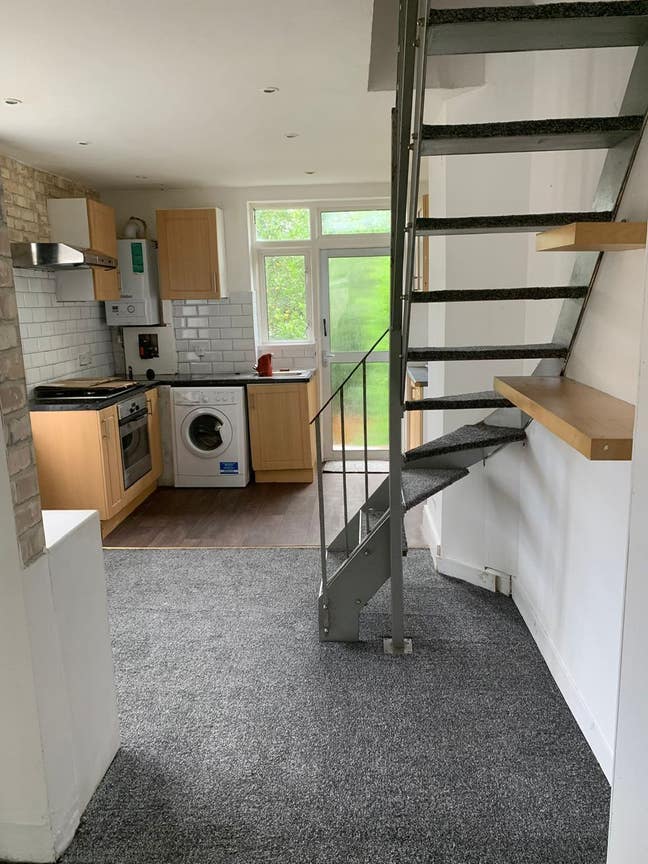 2 /3 Bedroom garden flat in Colliers wood SW19 Main Photo