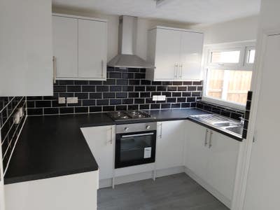 Exquisite 4-bedrooms for professional share Main Photo
