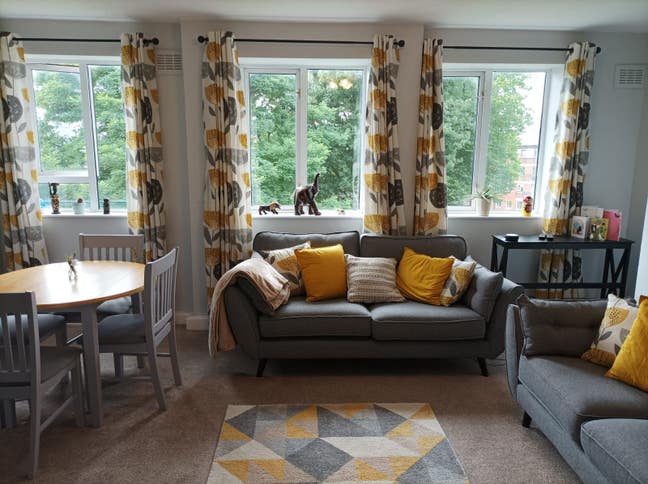 Spacious double with garden, carpark and gym Main Photo