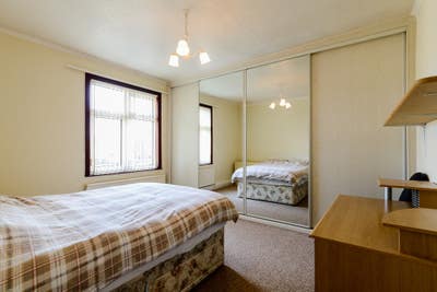 Professional N/S for House Share Main Photo