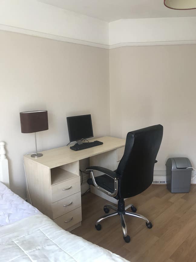 Bright sunny large double room to rent for lodger Main Photo