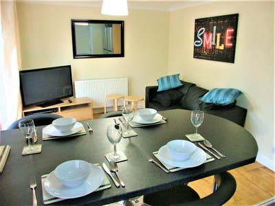 Room ideal for professional nr Elizabeth Line Main Photo