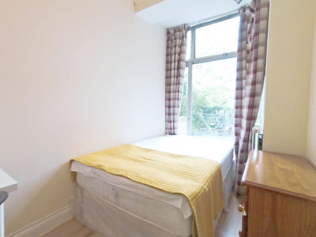 Nice Single R in houseshare, 5 min Ealing Comm. Main Photo