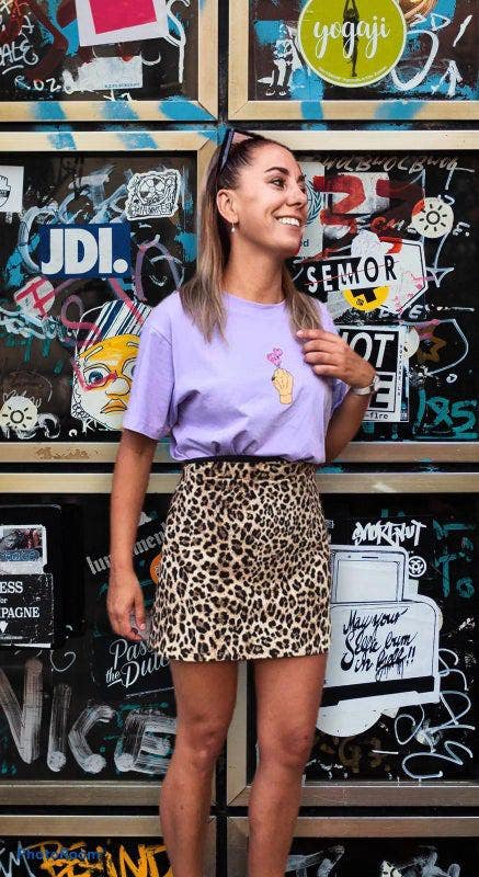 I am a professional female  looking for a dou... Main Photo